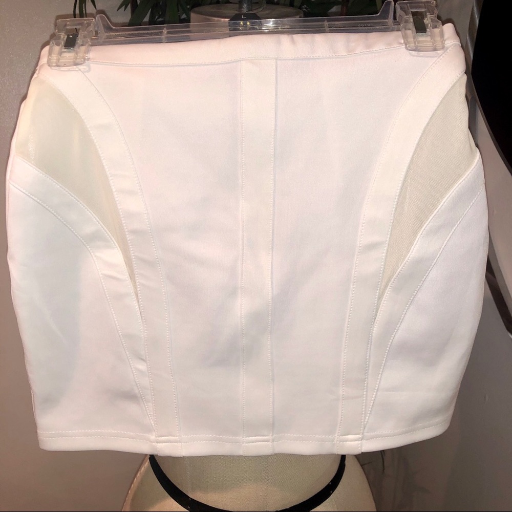 🔥 TOBI White "So It Seams" Mini Skirt Sz S